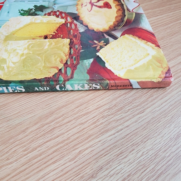 Better Homes and Gardens Pies and Cakes Cook Book Vintage - Picture 5 of 11